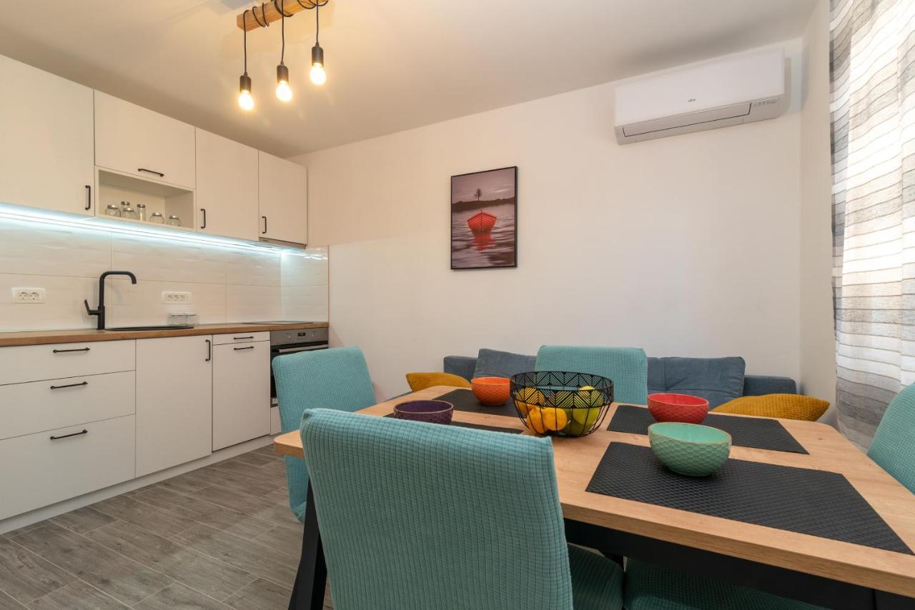 Small Private House With A Terrace In Trogir Apartment Exterior photo